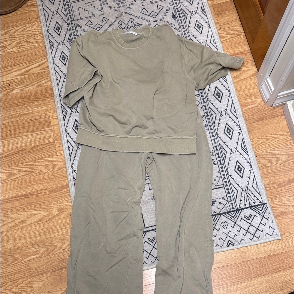 Zara Olive Sweatshirt & short sleeved sweatshirt  Set
